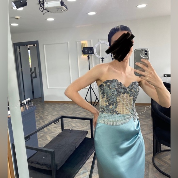 Corset Gown - Picture 1 of 7